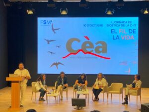 Conferència sobre bioètica del Comitè d'Ètica Assistencial (CEA) amb ponents en taula rodona i presentació audiovisual